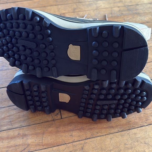 Sorel Caribou Winter Boots - EUC Great Deal - Picture 6 of 7